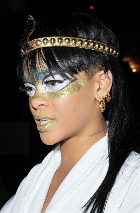 Rihanna Goes Out In Dressing Gown And Egyptian Makeup Obvs