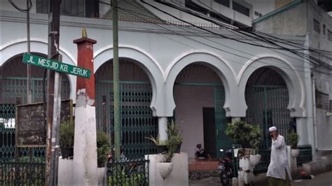 Positif Covid Ratusan Jemaah Masjid Kebon Jeruk Dikarantina