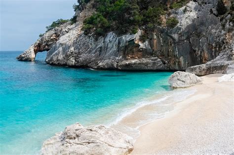 Quelle est la plage la plus populaire de la sardaigne ? Croisière en Sardaigne : les 5 escales les + spectaculaires