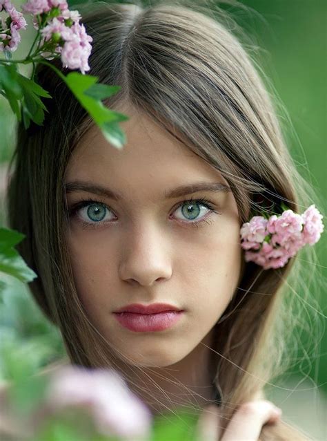 Pretty Girl With Brown Hair Green Eyes Homeandgarden