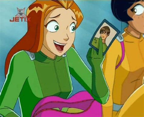 Pin By Batman On Totally Spies Totally Spies Aurora Sleeping Beauty