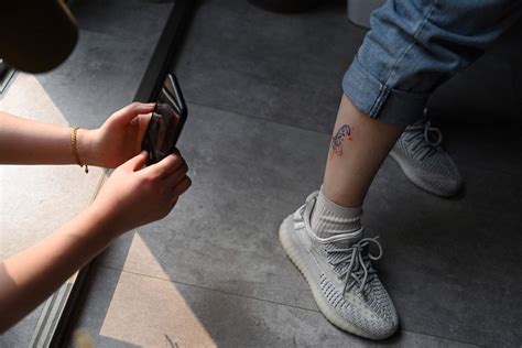 Inking To Empower Chinese Tattoo Artist Tells Womens Stories Daily
