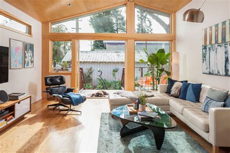 Berkeley Bungalow With A Light Filled Living Room