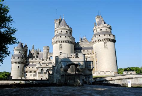 Francia james from instagram 8million followers. Restaurando los castillos medievales de Francia ...