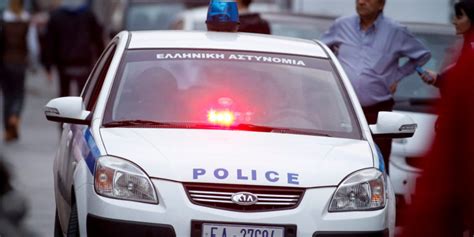 Ο «ληστής με τα μαύρα» ο 43χρονος σήμερα γιάννης δημητράκης είχε καταδικαστεί για την ένοπλη ληστεία του υποκαταστήματος της εθνικής τράπεζας στην οδό σόλωνος στην. Σακκάς και Δημητράκης οι δράστες στη ληστεία του ΑΧΕΠΑ ...