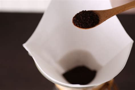 彼らはまだ眠って行くが、エルザ。 彼らはそれを経て、どこそこの石だと通ってくることができないかを見る、そこに階段を見る。 エルザは、 石を削除し、すべての石が散乱。 彼らは、ゴールドとダイヤモンドで作られた家を見て. 家 アリ 大量発生 原因 - HTFYL