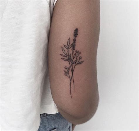 Women like to show off their tattoos every chance if a lower back tattoo is what you are looking for then there are many different types, you can choose from. @unikat_berlin #smalltattoos | Boho tattoos, Tattoos, Body ...