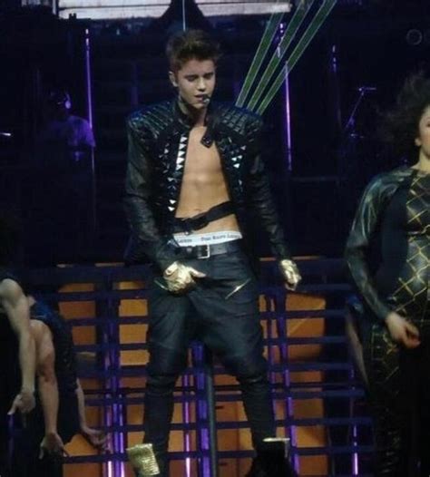 Hot Guys Justin Bieber Shirtless On Stage