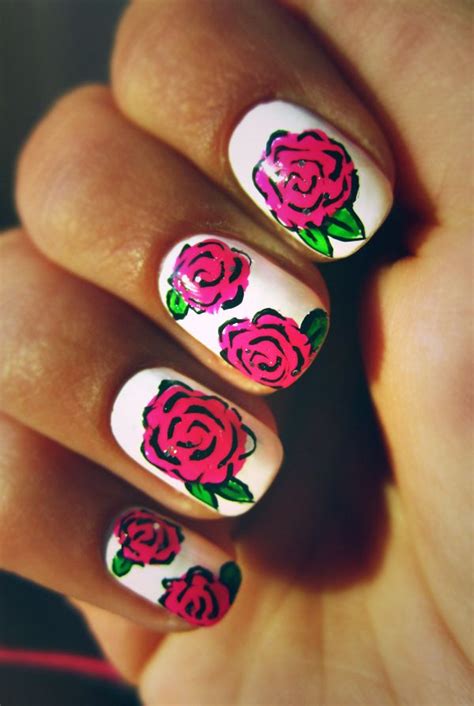 Going floral is always a fashionable choice for discerning fashionable divas, and that's true for their nails as well. 30 Pretty Flower Nail Designs - Hative