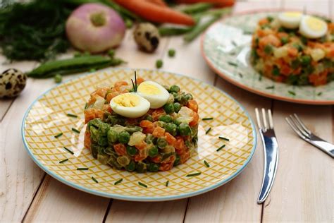 Découvrez notre recette facile pour une macédoine qui sent bon l'été ! Macédoine de légumes maison - Amandine Cooking