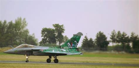 Green Fighter Plane On Runway Kivi Photo Bank Of Photos Cc0