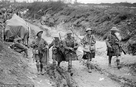 The Fearless Scots Who Charged Into Battle Wearing Kilts During The First World War Daily Mail