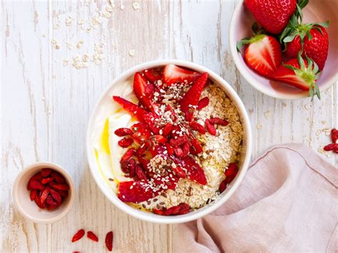 Skyr mit Erdbeeren und Haferflocken Rezept
