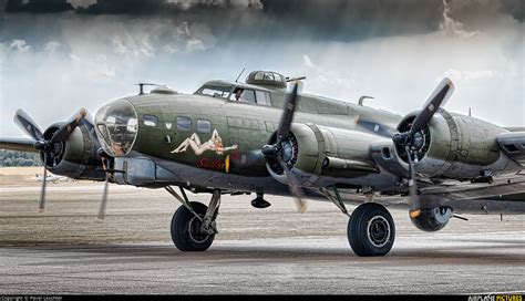 G Bedf B17 Preservation Boeing B 17g Flying Fortress At Duxford
