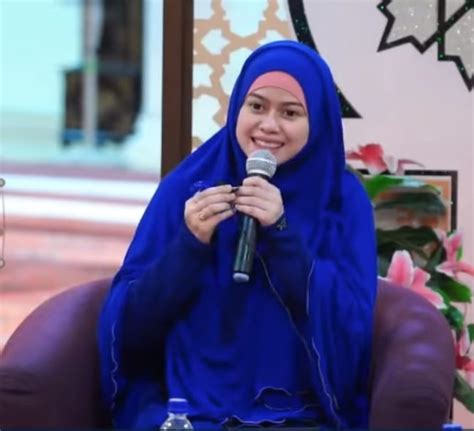 Kalau dah tak tertulis dia tu bukan jodoh kita tetap bukan jodoh kita. VIDEO Macam Mana Nak Tahu Dia Tu Jodoh Kita? Heliza ...