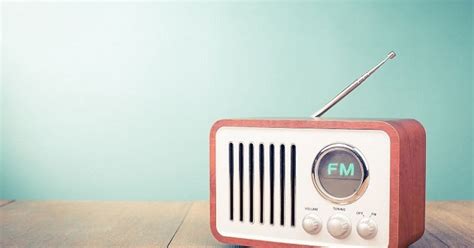 Propagasi gelombang radio dapat diartikan sebagai proses perambatan gelombang radio dari pemancar ke penerima. Apa Perbedaan Radio AM dan Radio FM? | Belajar Sampai Mati