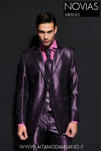 Il completo classico deve essere monopetto, i pantaloni dal taglio classico senza risvolto finale. Le nuove collezioni di abiti da sposo milano Novias 2010 ...