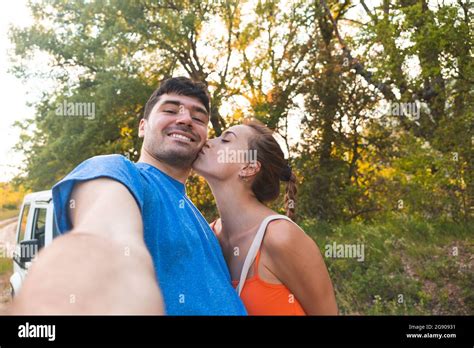 Girlfriend And Boyfriend Kissing Selfie Hi Res Stock Photography And Images Alamy