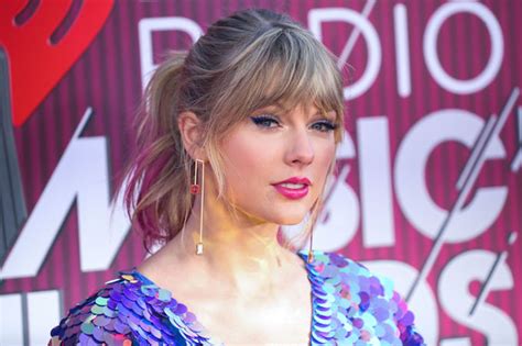taylor swift liked an ig post calling kanye west s “famous” video ‘revenge porn complex