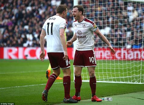 Get the latest burnley news, scores, stats, standings, rumors, and more from espn. West Ham 0-3 Burnley: Barnes nets two and Noble wrestles with fan | Daily Mail Online