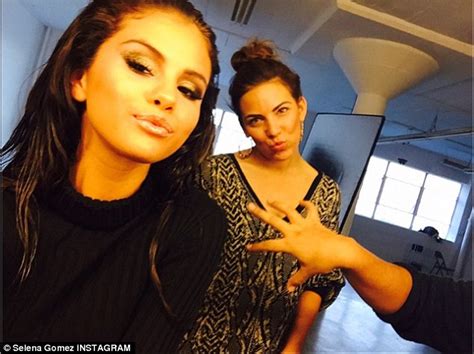 Selena Gomez Copies Kylie Jenners Signature Pout In Naughty New Snap