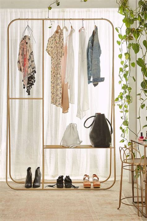 Voici une housse de rangement à prix raisonnable et parfaitement solide et épaisse. Dressing ouvert : idée de rangement, penderie, portant ...