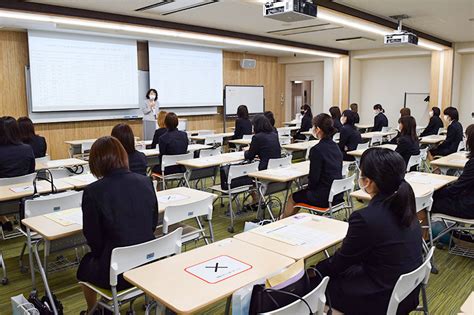 本県では、高い危機意識を持ち続けながら、感染拡大を抑え、全力で命を守る取組を進めるため、「緊急対処措置」を実行しています。 〇往来について ・不要不急の大阪との往来は避けましょう ・仕事や学校で大阪に行くときでも、寄り道せずまっすぐ帰りましょう ・まん延防止等重点. 登学｜withコロナのキャンパスライフ｜SPECIAL｜武庫川女子大学