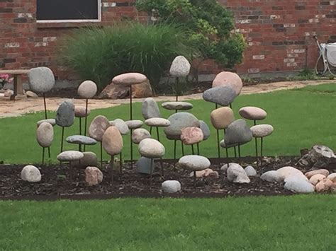 Love This Rock Display In The Flower Bed I Wonder How Its Done Any