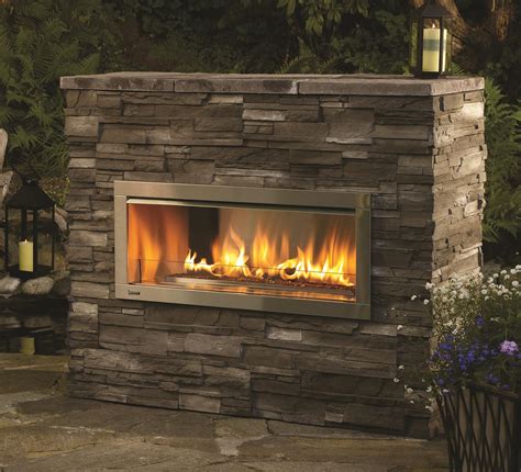 Galio fire pit corten is an automatic outdoor gas fireplace enclosed in a round, puristic case resistant to the most severe weather conditions. Outdoor Gas Fireplaces - Horizon HZO42 - Kastle Fireplace