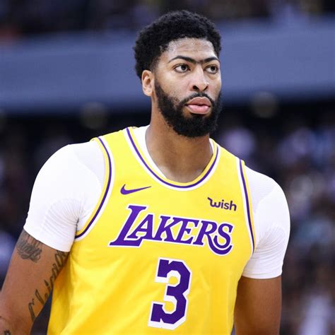 Lakers News Anthony Davis Wont Play Vs Warriors After Suffering Rib