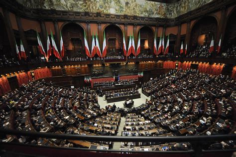 Meclis halindeki yasama organının adıdır. Parlamento italiano aprueba por mayoría apoyo para la ...