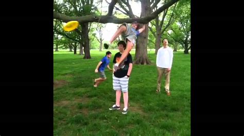 After the undoubted success of the princess diaries, the second part of the story is not to be missed, this time, the fun begins when princess mia must comply with several new and uncompromising queen clarisse decisions. Princess Diaries 2 Vine (Loop) - YouTube