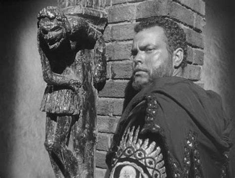 Han muerto todos me pasa igual y mi camello se encuentra mal, malditos moros que habéis hecho con mi expedición después de lo que me costó convencerlos. TOP 30 Películas con nombre de hombre - El Hombre Martillo