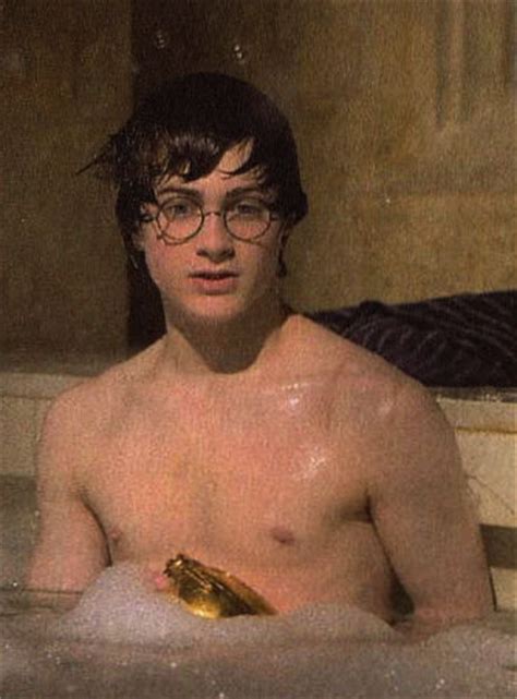 Can Someone Find Me An Image Of Harry In The Prefect S Bath Harry Potter Answers Fanpop
