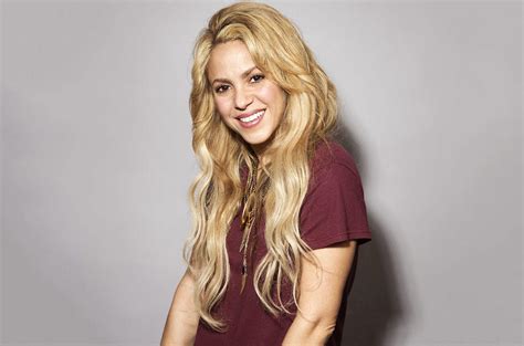 Her tenth studio album shakira was released in 2014, featuring hits such as can't remember to forget you, with rihanna and la la la (brazil 2014) which she performed at the finals of fifa's world cup 2014 in brazil. Shakira Wallpapers HD 2019 for Android - APK Download