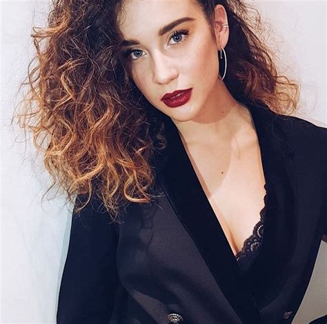 Televizyon dizisinin iki kısma ayrılan 15 bölümden ibaret olması planlanmıştı. ALISON PARKER 😍 - LA CASA DE PAPEL | Celebrità, Ritratti ...