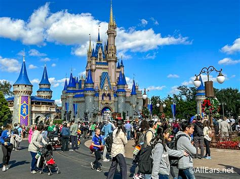 Allears Tv Battling Disney Worlds Biggest Crowds To Have A Perfect