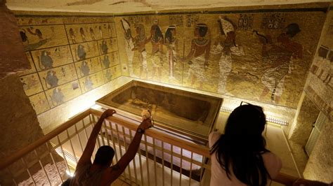 hints in search for nefertiti are found in tutankhamen s tomb the new york times