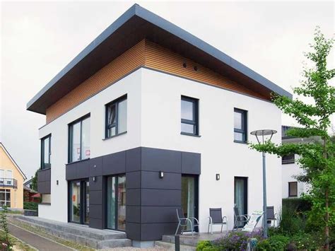 Individuelle hauskonzepte, beispielhafte kundenhäuser und viele musterhäuser zeichnen uns als kompetenten fertighaushersteller aus: Musterhaus Lumina von WOLF System Haus Außenansicht 3 ...