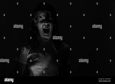 Girl Fear Scream Fotos Und Bildmaterial In Hoher Auflösung Alamy
