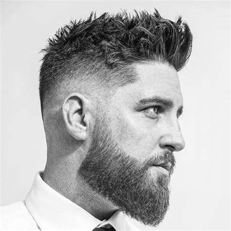 Peinado hacia atras con degrade desde cero con barba fina. 39 Sexy Messy Hairstyles For Men (2020 Haircut Styles)
