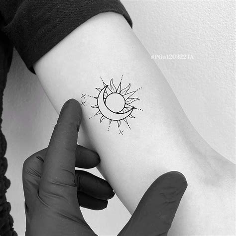 Discover 87 Simple Sun And Moon Tattoo Best Thtantai2