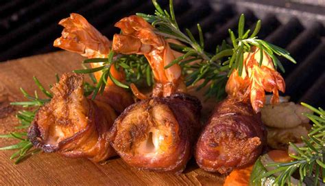 È importante conoscere il taglio giusto, i tempi di cottura, la ricetta e gli abbinamenti per accompagnarne la degustazione. Gamberoni al lardo di colonnata | Perfetti per Capodanno
