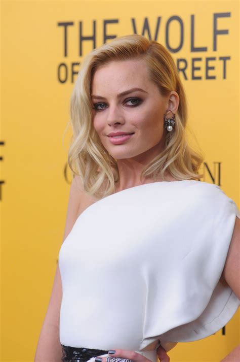 Margot In The Wolf Of Wall Street Premiere Margot Robbie Wolf Margo Robbie Harley Quinn Wolf