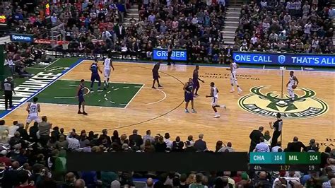 Milwaukee Bucks On Twitter Bledsoe Lays In The Tough ️ Fearthedeer Yzrervxf5l