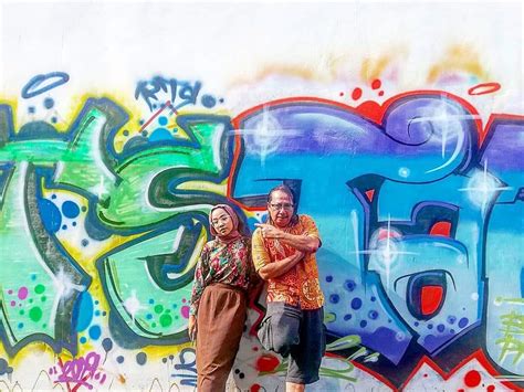 Beberapa peninggalan sejarah yang ada di indonesia dibuat dengan perwujudan patung. Jiwa Halus (Fine Heart): GRAFITI, SENI JALANAN & MURA