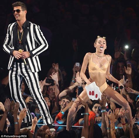 Robin Thicke Thinks Miley Cyrus Hijacked Their 2013 Mtv Vma Performance Daily Mail Online