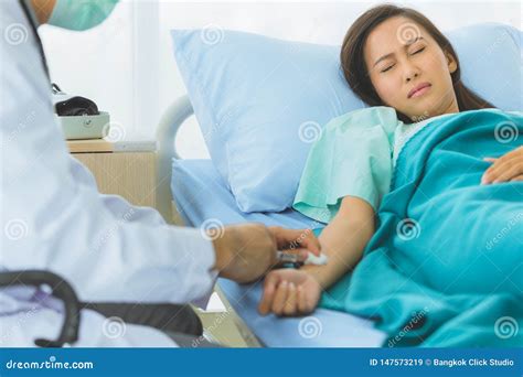 male doctor injecting medicine for female patient stock image image of occupation medicine