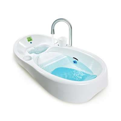 Leave the diaper on (wash that area last). Top 10 Best Baby Bathtub in 2020 Reviews