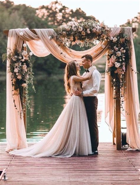 Beautiful Backyard Wedding Decor Ideas To Get A Romantic Impression 20